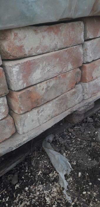 Vand Bârne ,scândura si caramida veche