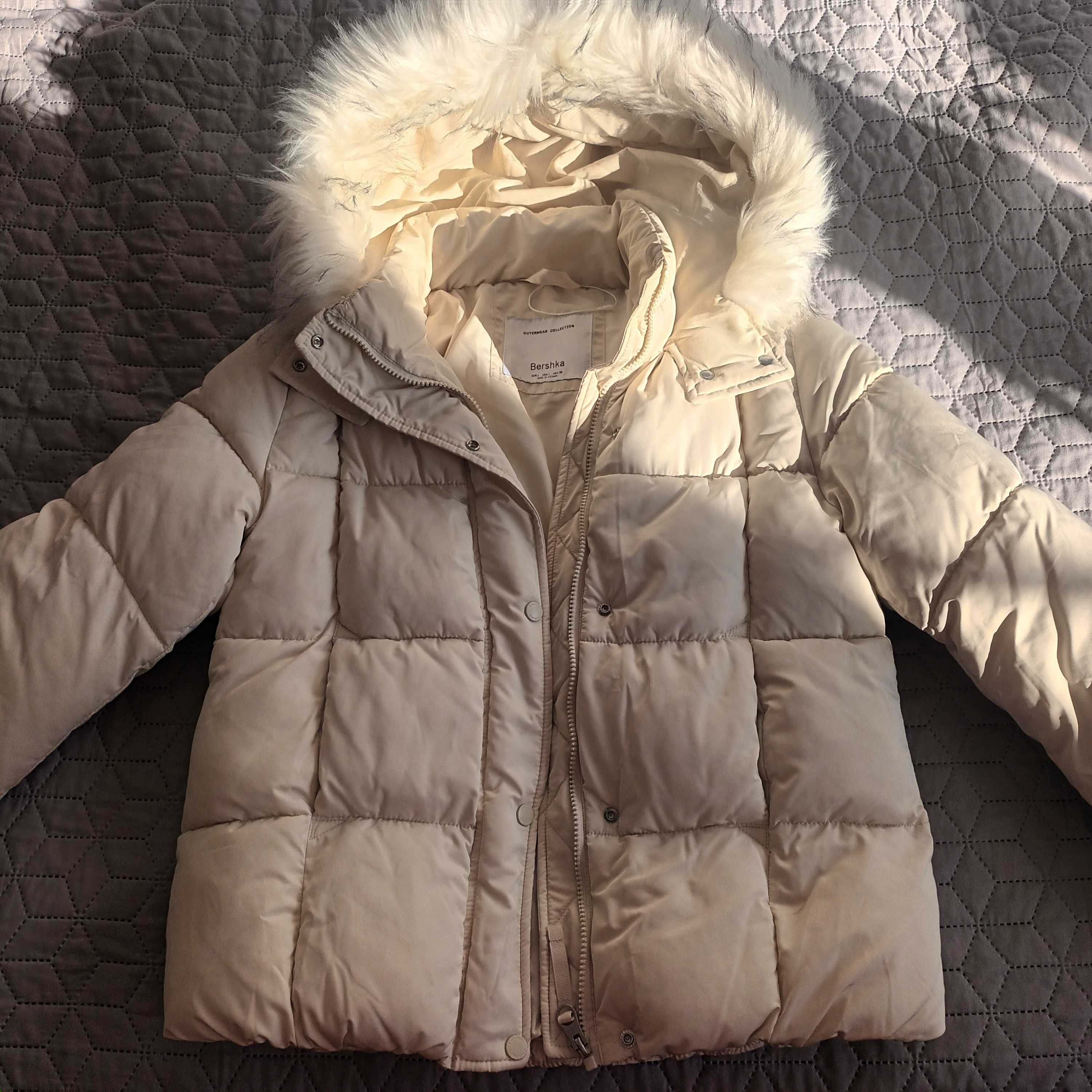 Дамско бяло яке на Bershka