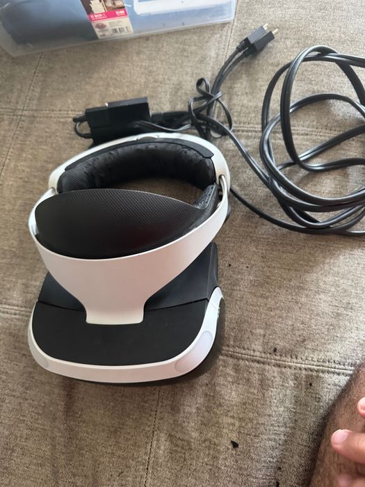 Playstation PS4 PRO cu 1 TB 2 controlere si set PS VR