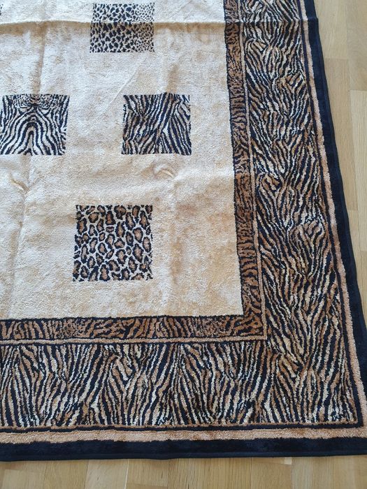 Килим с анималистичен принт