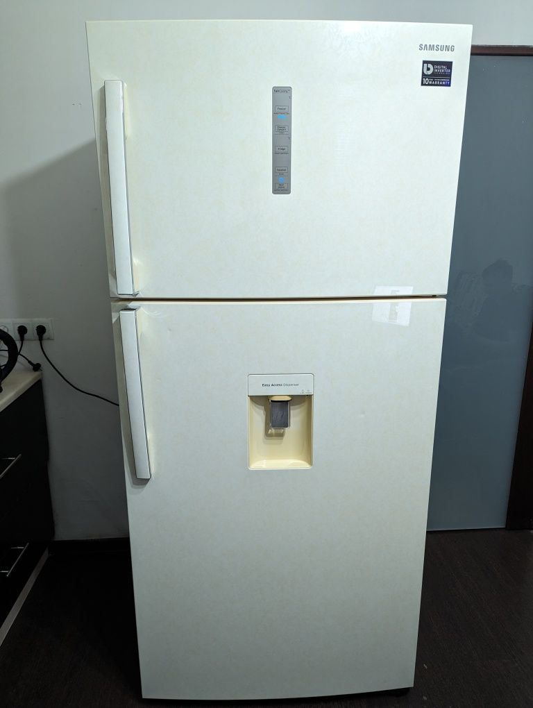 Большой холодильник SAMSUNG