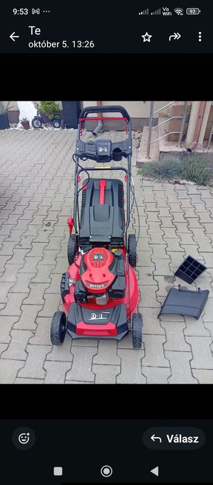 Mașina de tuns iarba pornire la buton