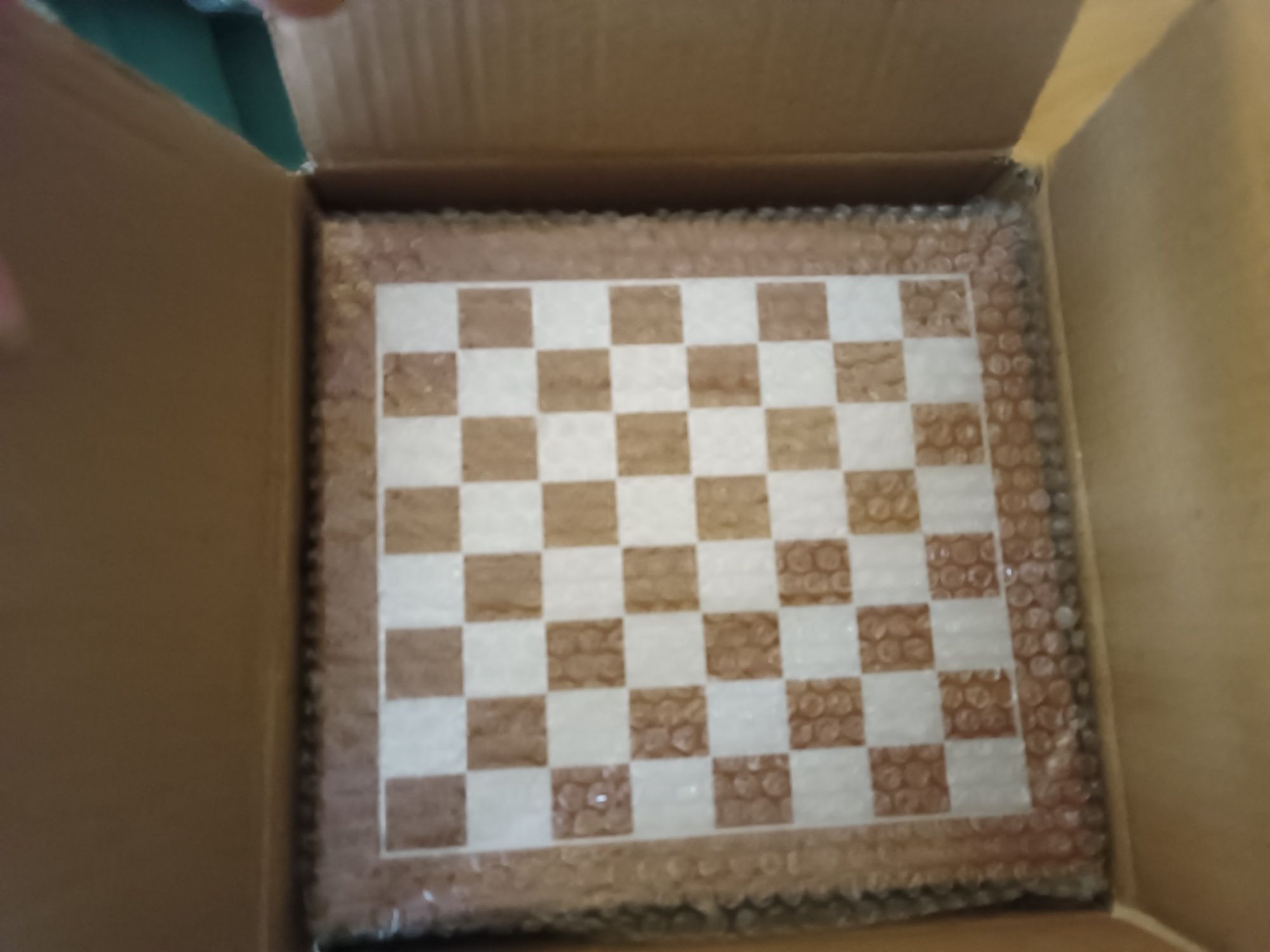 Подаръчен комплект манерка с шах