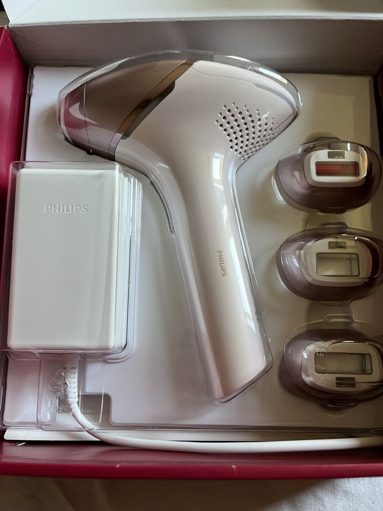 Епилатор Filips Lumea 9000 BRI958