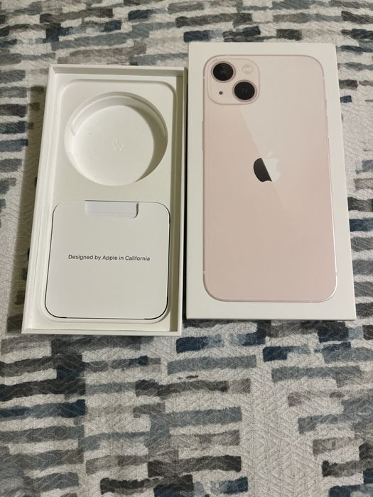 iPhone 13 Pink Отлично състояние Пълен комплект 12 кейса и адаптер