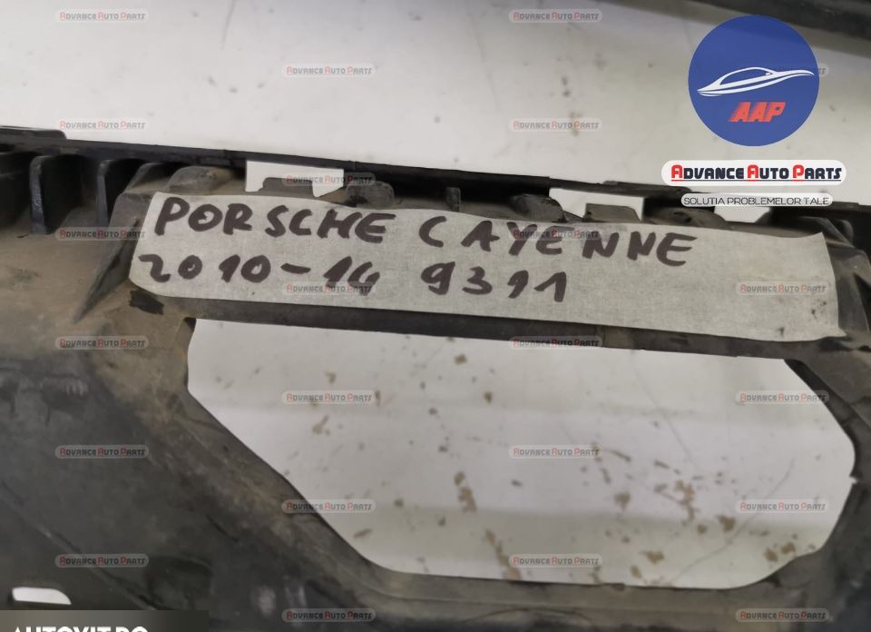 Оригинална централна решетка в добро състояние Порше Каен / Porsche Ca