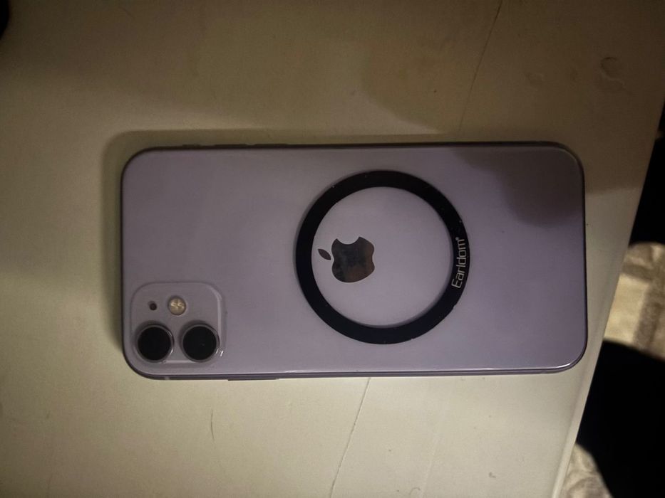 iphone 11(64gb).  .