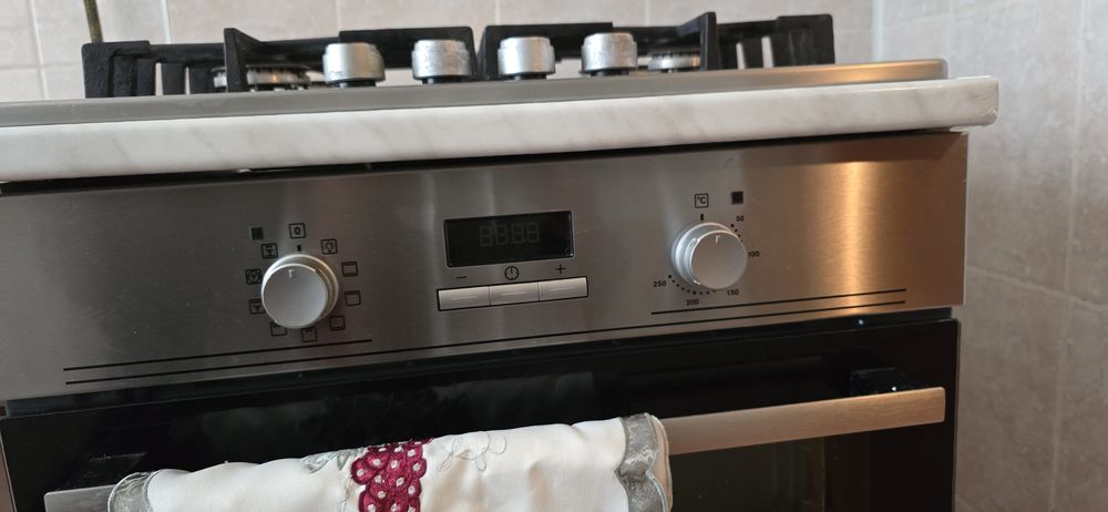 Vand cuptor electric Electrolux