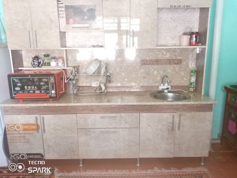 Kuxonniy shkaf sotiladi . Holati juda yaxshi