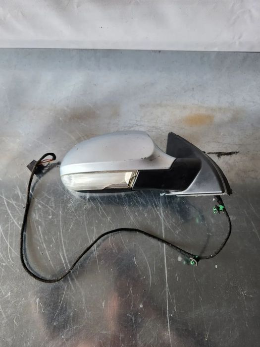 Oglinda Dreapta Vw Passat B6 Electrica Cu 6 Fire La Mufa Semnalizare Sparta