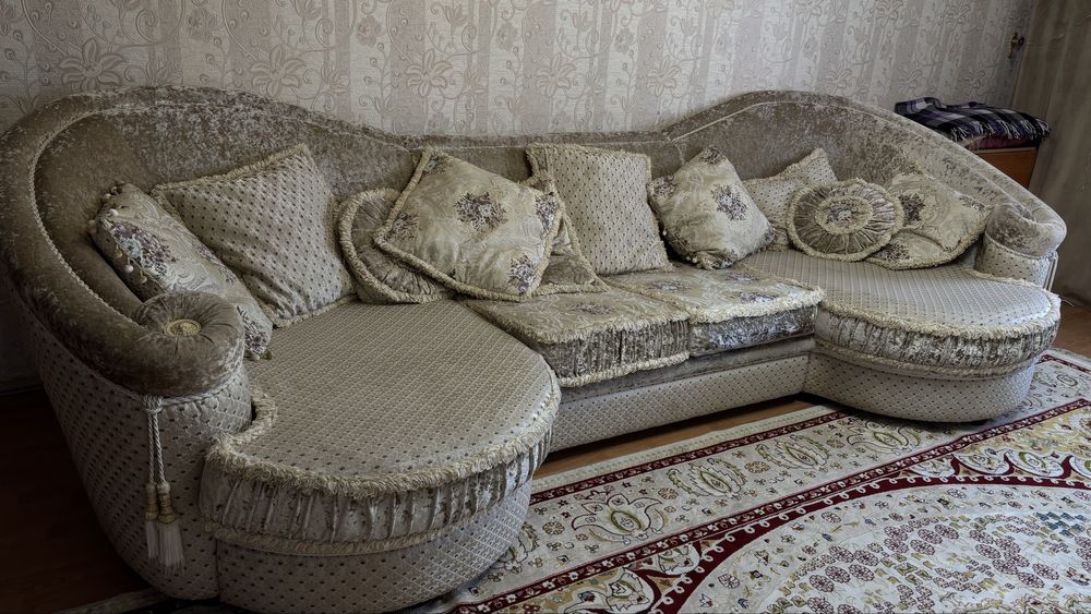 Диван продам. В гостинную