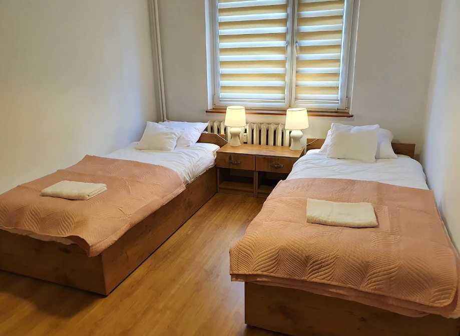 Дава се под наем Тристаен апартамент в Пловдив, Остромила - 96 кв.м за 385 € - Снимка #1