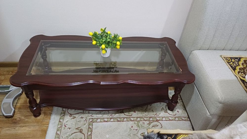 Журнальный стол деревянный