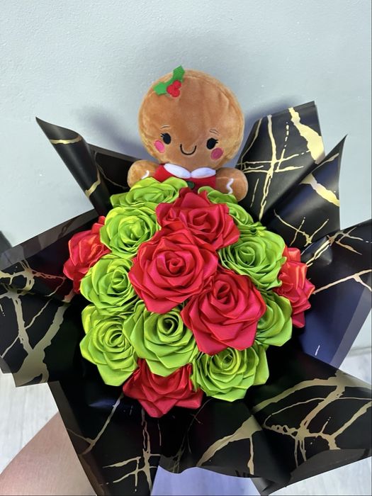 Buchet 15 trandafiri din satin+ turtă dulce