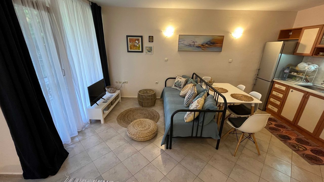 Продава се Едностаен апартамент в Царево - 40 кв.м за 758 €/кв.м - Снимка #1