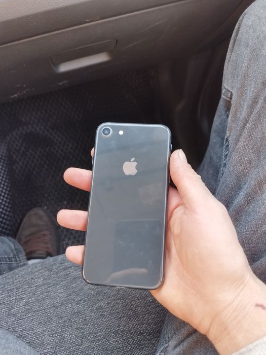 iphone 8 64 gb lik  oqi icloud