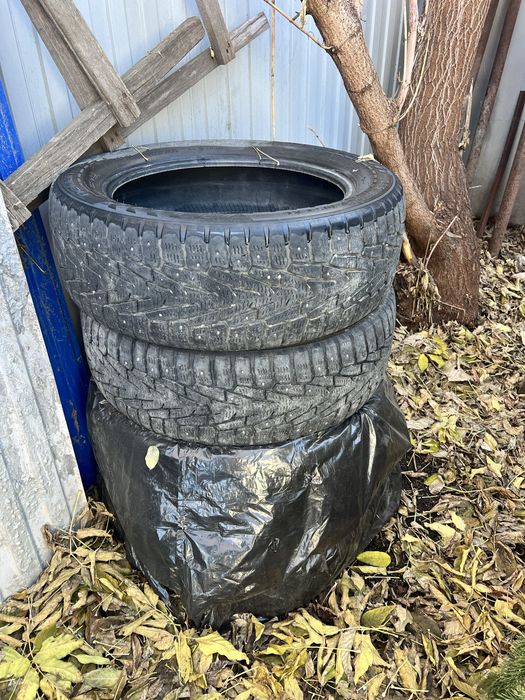 Продам зимнюю резину 235/55/r19