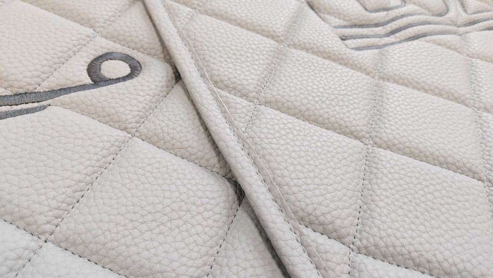 Кожени стелки сиви за Даф ХФ 106/Daf XF 106 с три бродирани лога