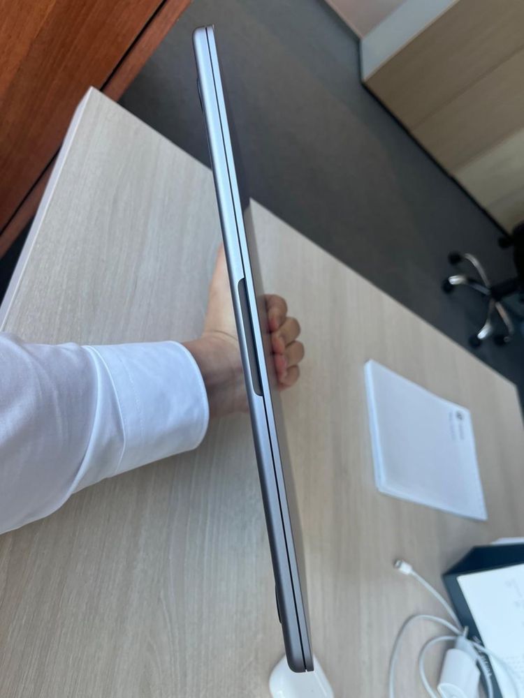 Продам Apple MacBook Air 13 2024 m3 8/256