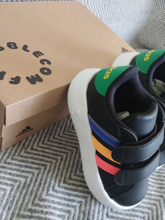 Adidas детски маратонки номер 25