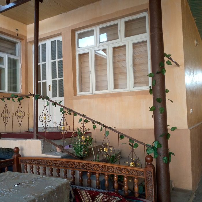 Yengi Toshmidan 2 km kirganda Tayyor uy bor