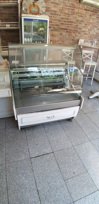 Хладилна витрина