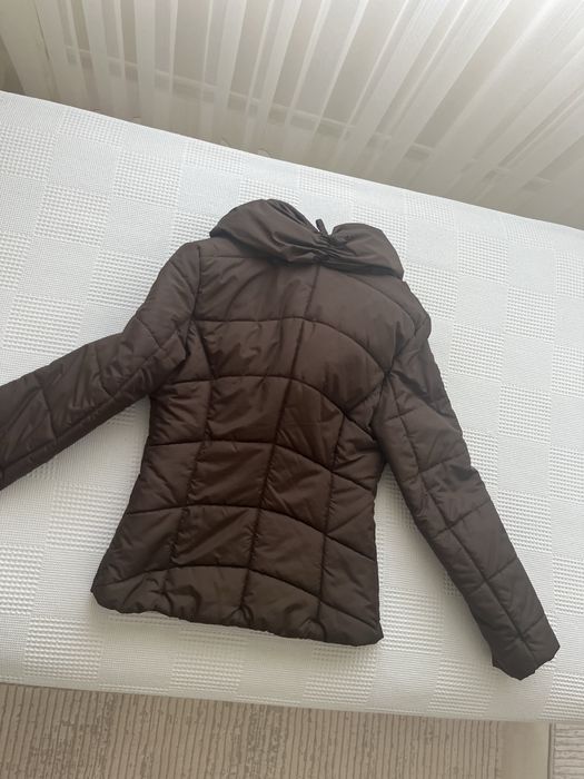Кафяво яке.Чисто ново.Icon е марката на якето