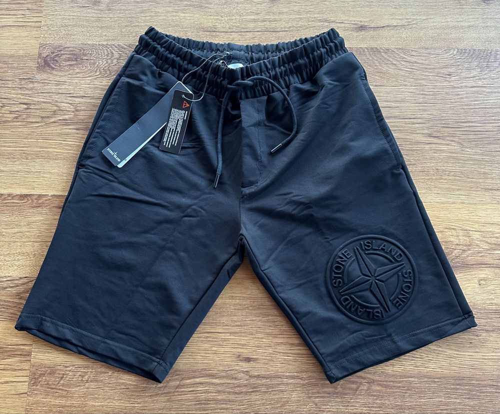 Мъжки,памучни,черни къси панталонки Stone Island с изпъкнало лого