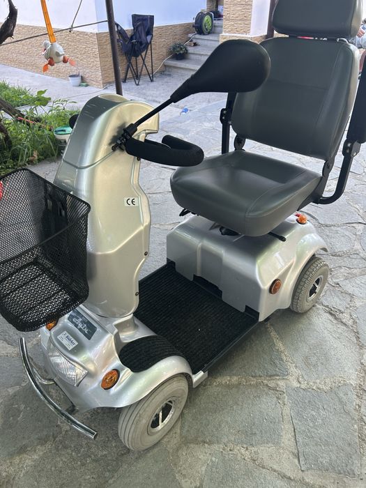 Vand scuter electric pentru batrani cu sau fara handicap.