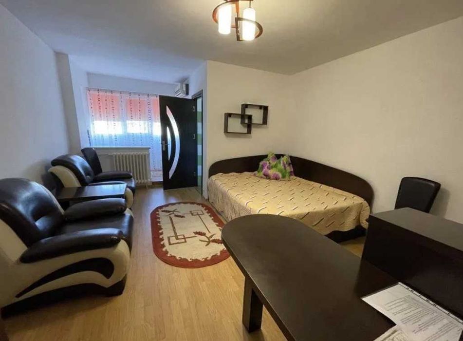 Дава се под наем Тристаен апартамент в Пловдив, Кършияка - 89 кв.м за 321.3 € - Снимка #1