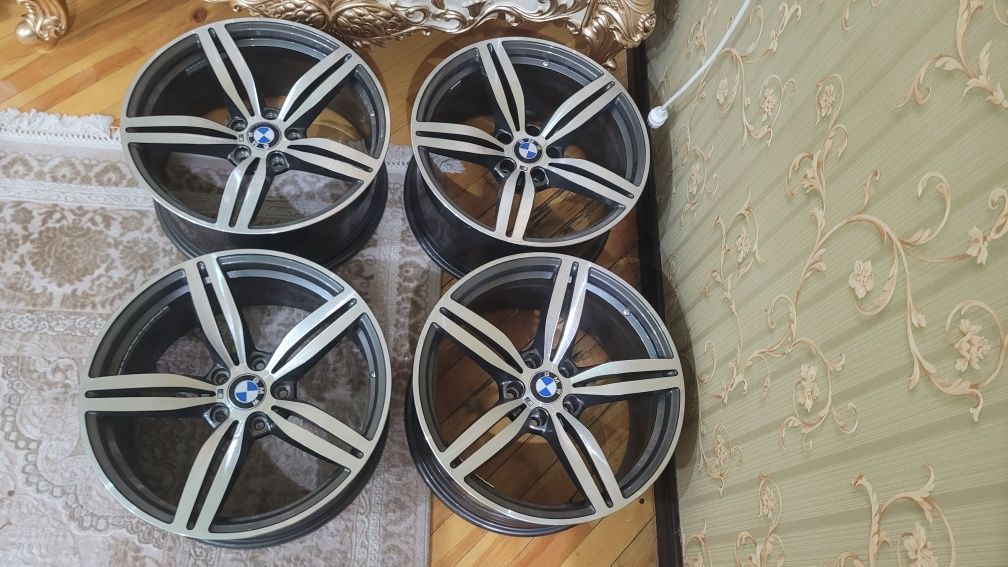 Оригинальные диски BMW 

Размер: 19x9.0J
Вылет (ET): 12
P