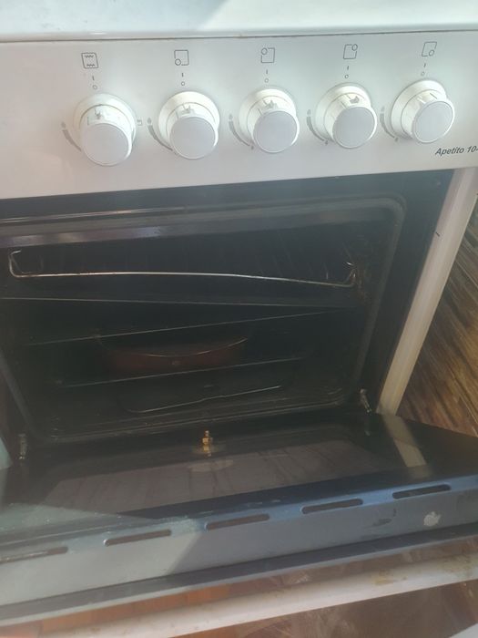 Artel- газовая духовка  в отличном состоянии