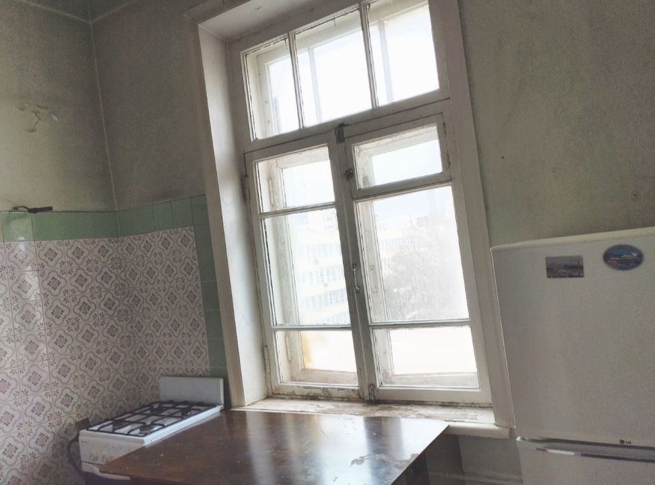 O'rda 2-hona 4-qavatda 48m²bez remont Kvartira Sotiladi