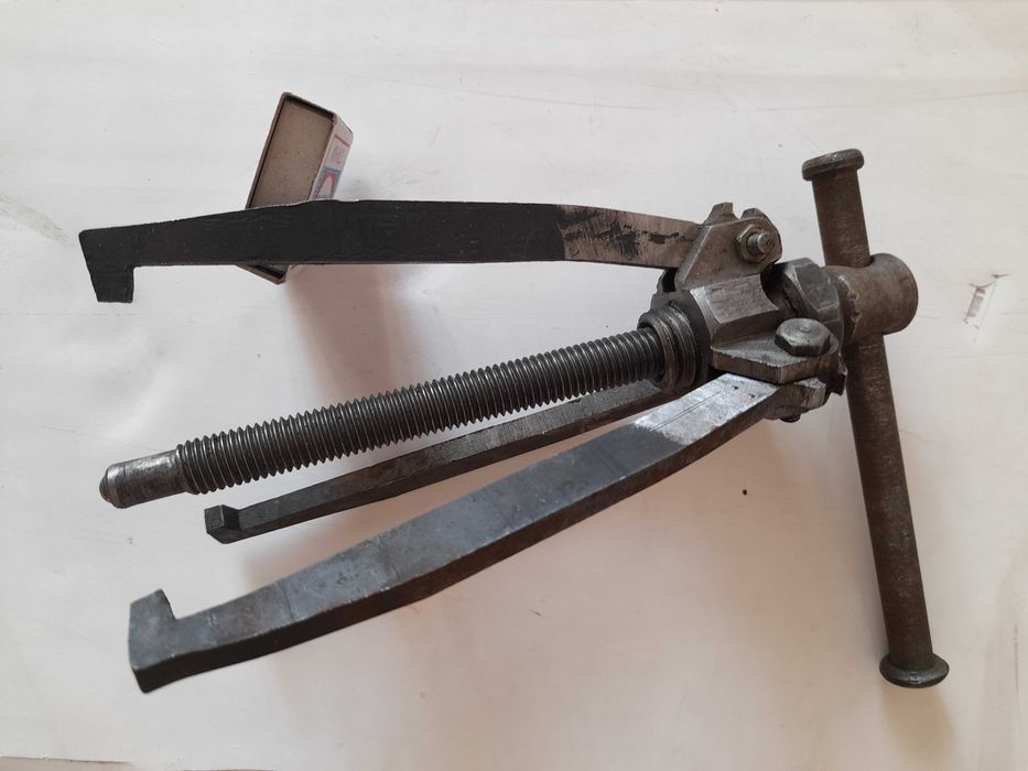 Продам новый съемничек, длина 200мм, (диаметр от 15мм до 80мм).