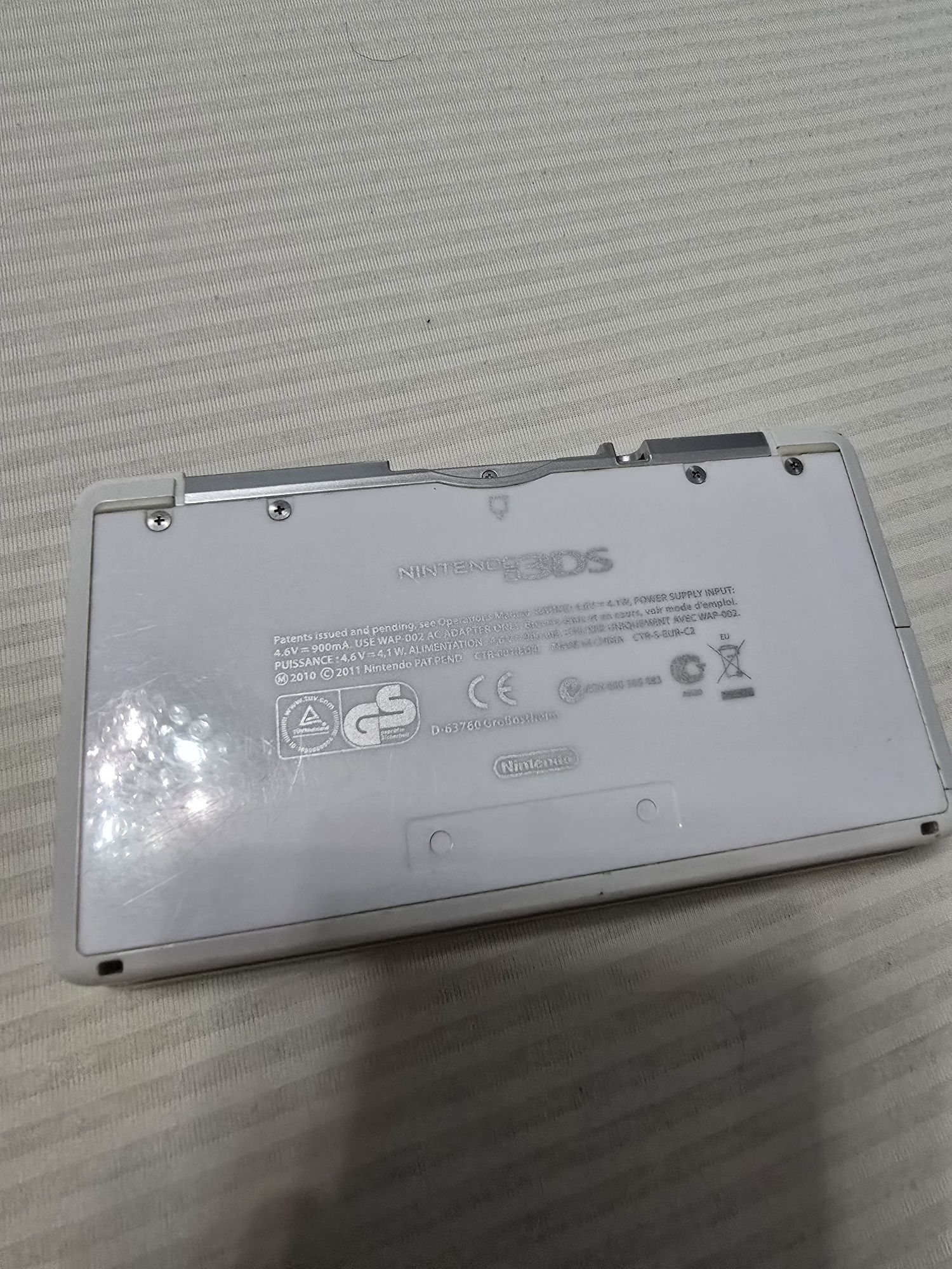 Nintendo 3ds white
