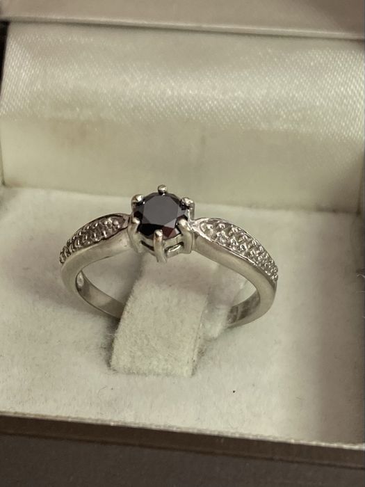 Inel aur alb cu diamant negru 0.45ct