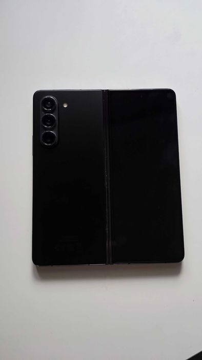 Samsung Galaxy Z Fold 5 512GB Black + 3 cases