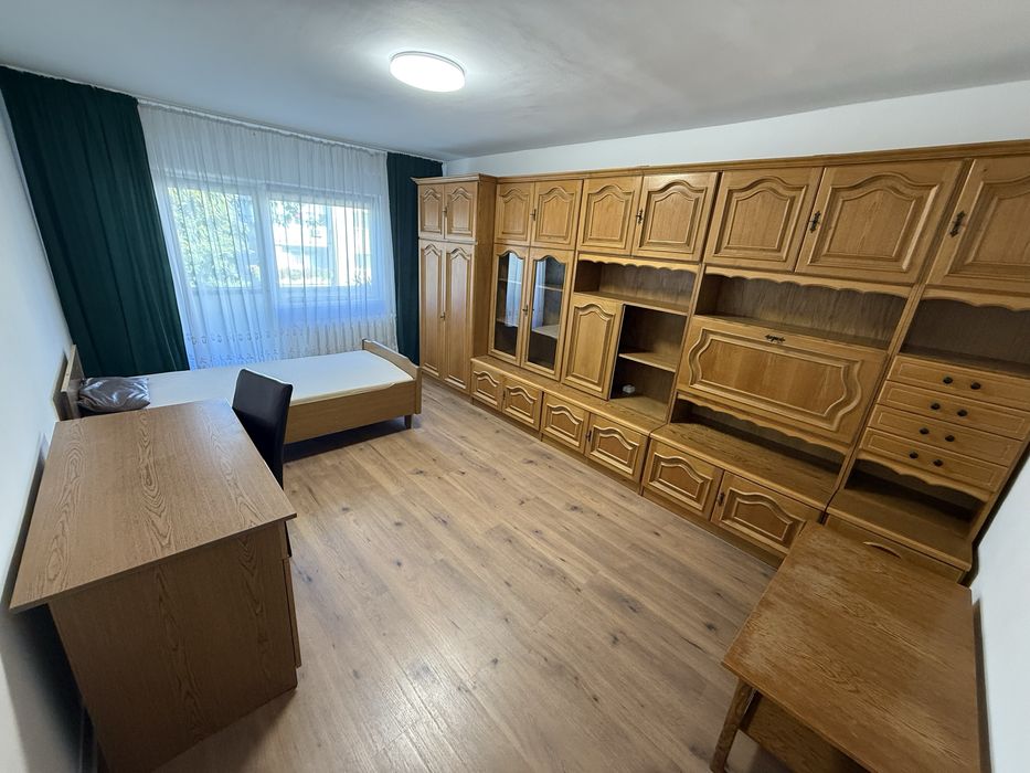 Proprietar dau in chirie apartament 4 camere cu garaj in Manastur nord