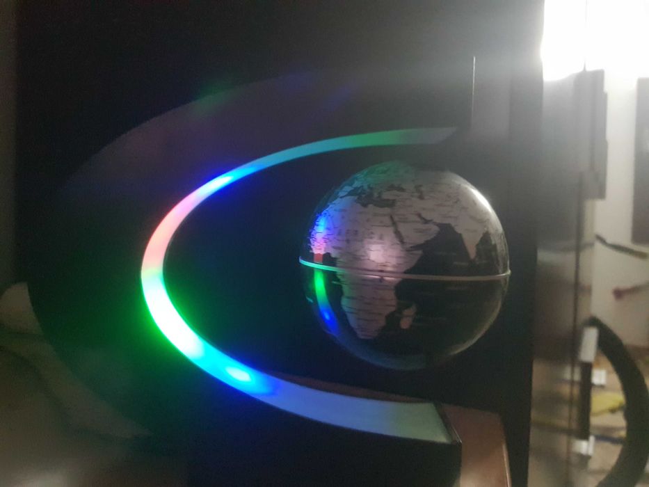 Lampa veioza glob pamantesc levitatie