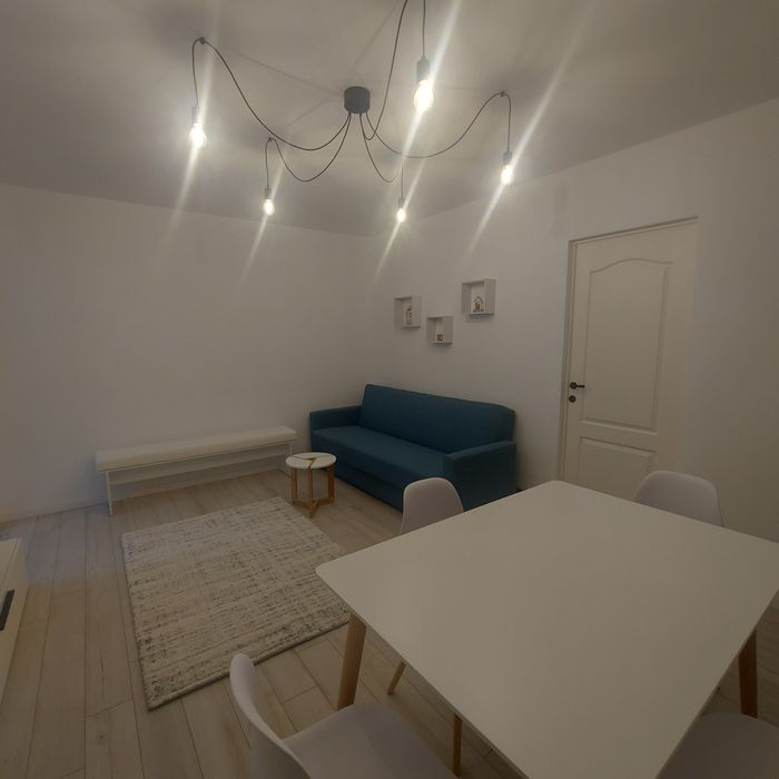 Apartament 2 camere de închiriat.