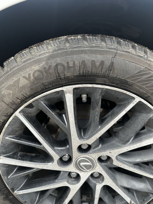 Продам зимнюю резину 215/55/17