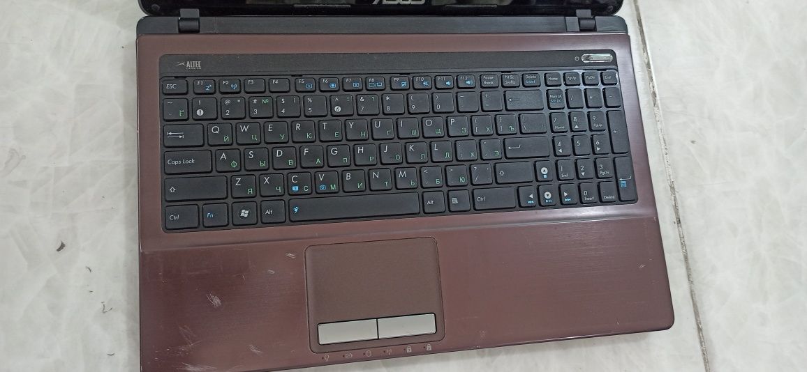 Laptop Asus rasmdagidek