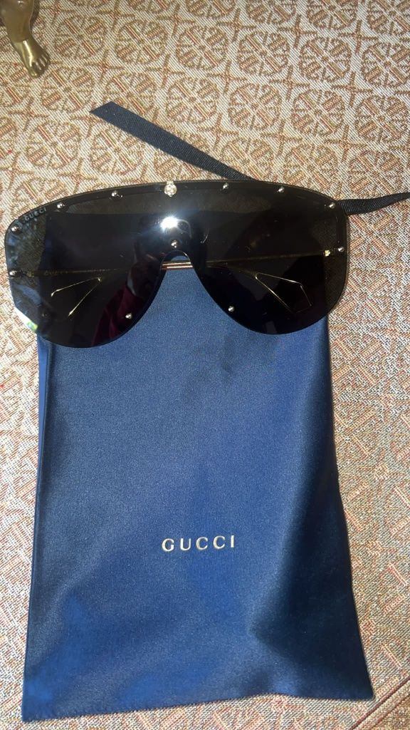 Vând ochelari Gucci,noi