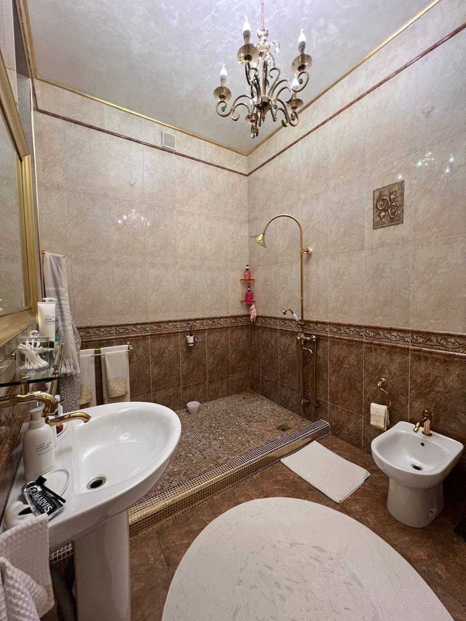 Улица Хирмонтепа(Никитина).Продам отличный 2 этажный дом на 6 сотках.