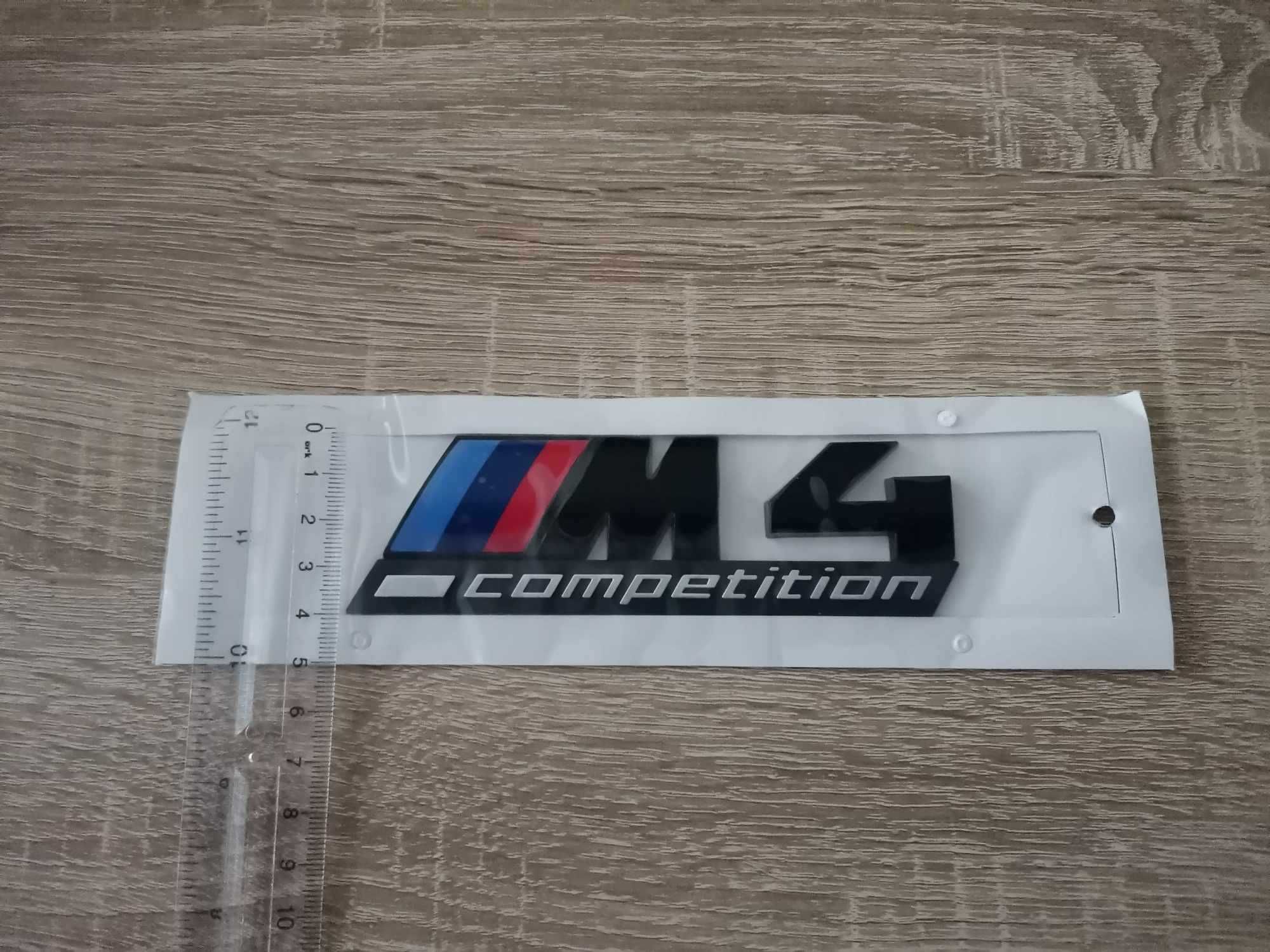 черна емблема BMW M4 Competition