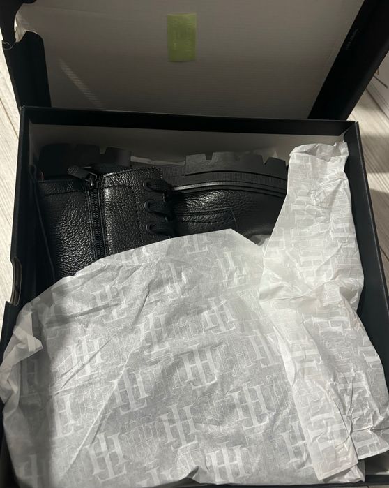 Tommy Hilfiger боти