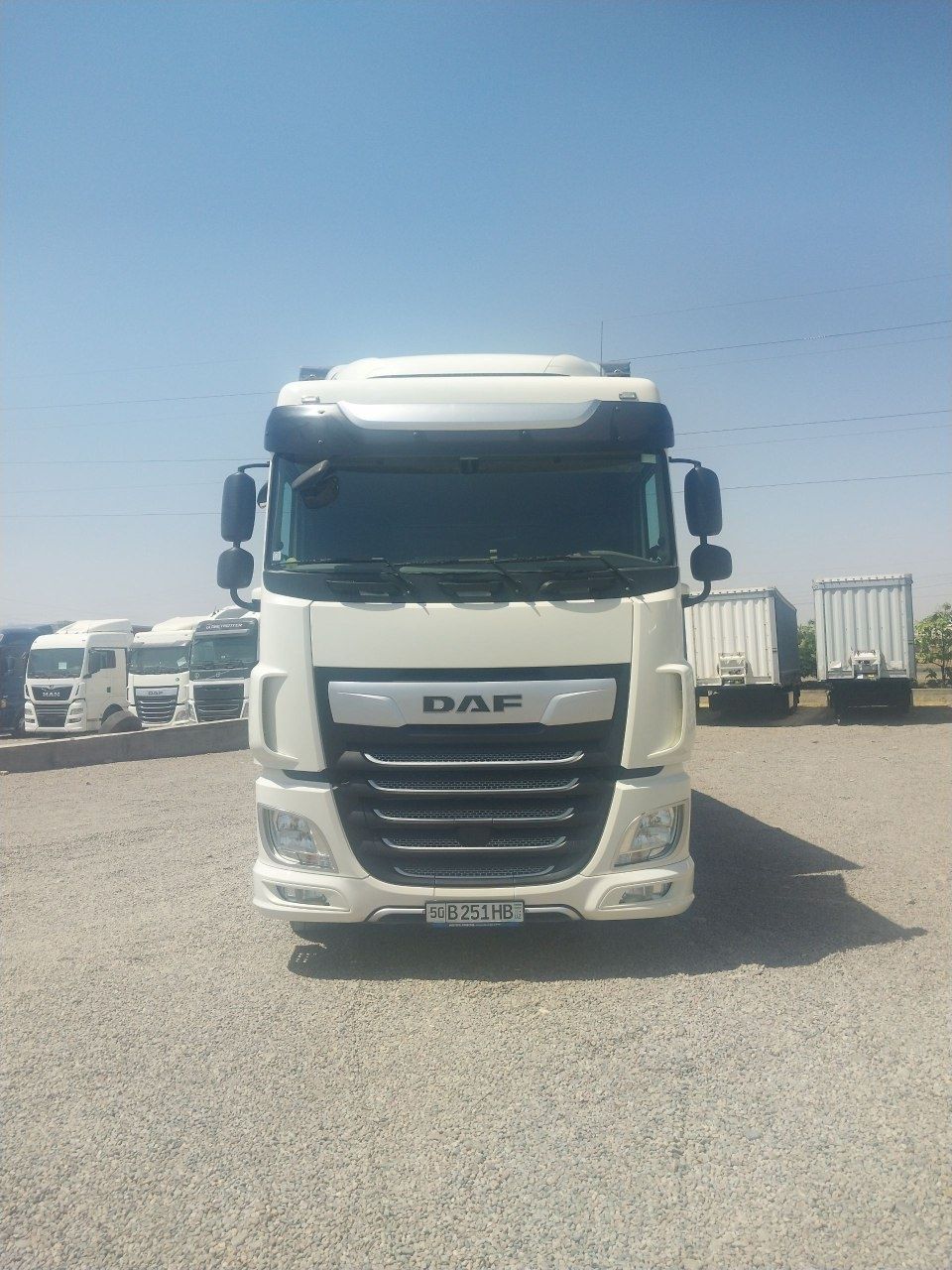 DAF паравоз сотилади 
2018йил холати ало 
540минг йурган
йокилги тури