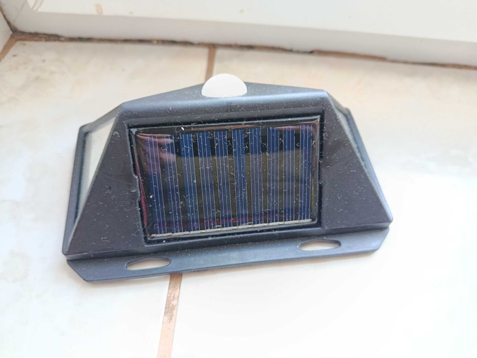 Lampa solara leduri