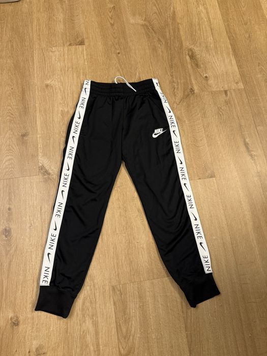 Спортен екип Nike 146-156 см.