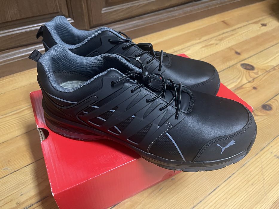 Продавам работни обувки